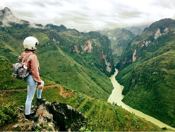 Astonishing Sceneries To Take Pictures In Ma Pi Leng Pass, Ha Giang