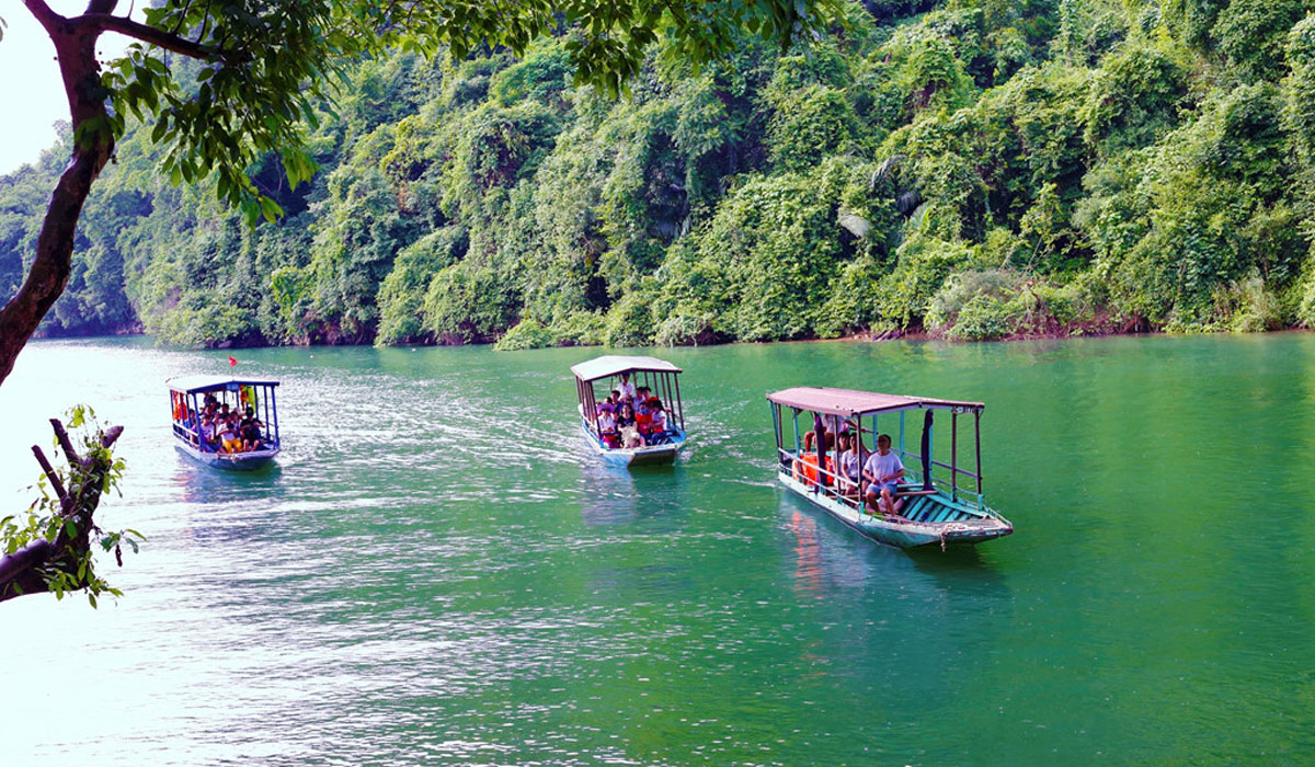 Day 1: Ha Noi - Ba Be Lake (L/D)